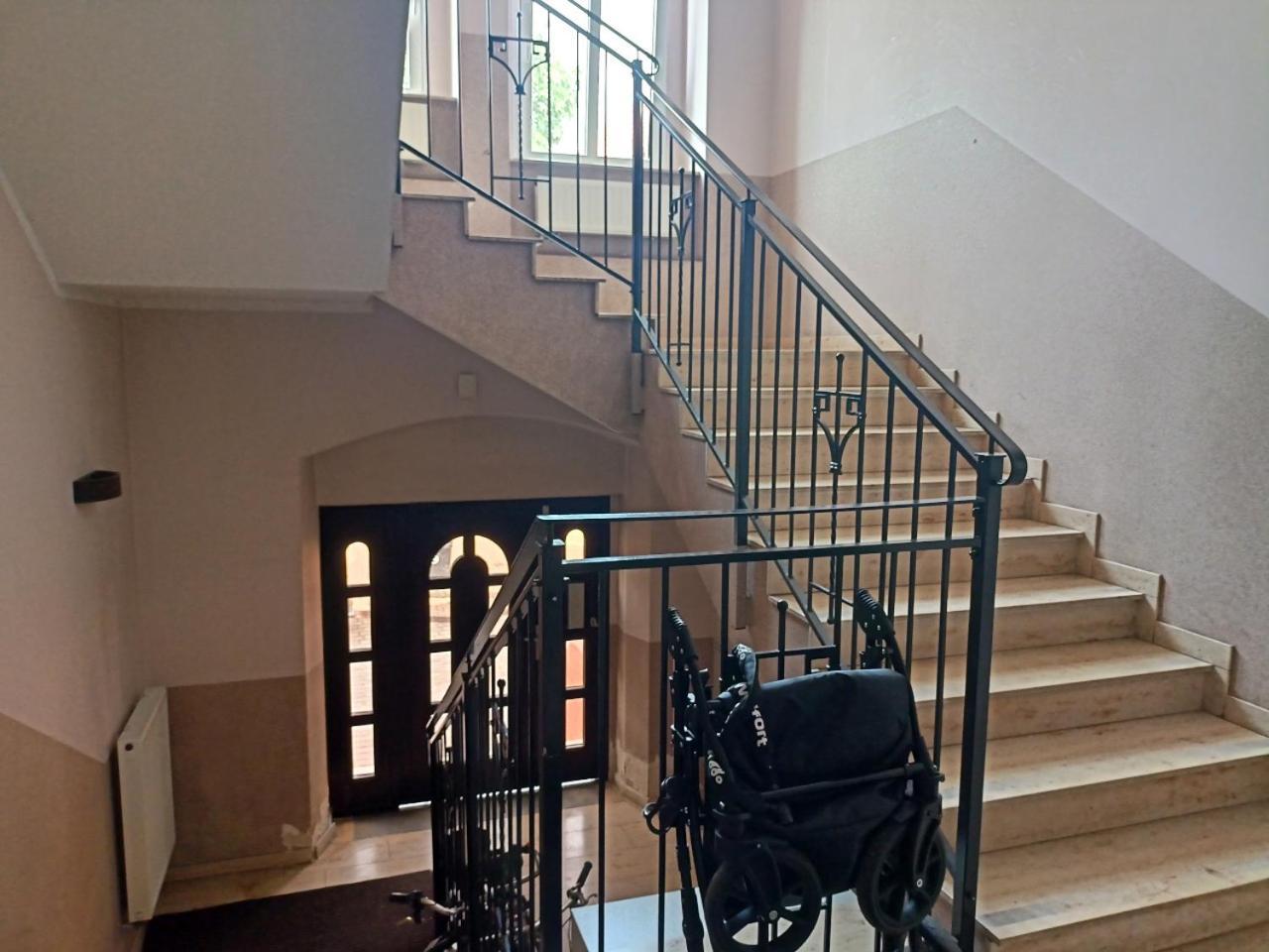 Lemuria Pokoje Hostel Chojnowska A Легница Экстерьер фото