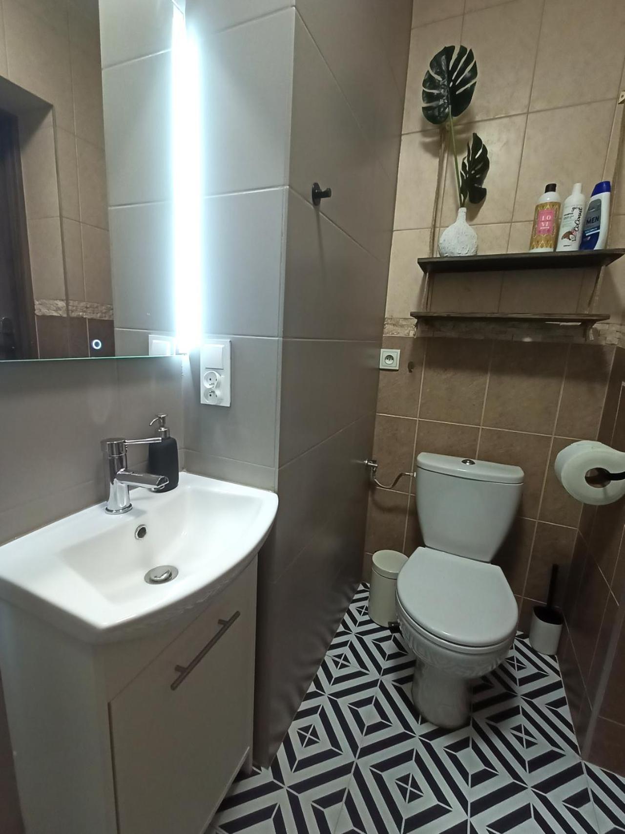 Lemuria Pokoje Hostel Chojnowska A Легница Экстерьер фото