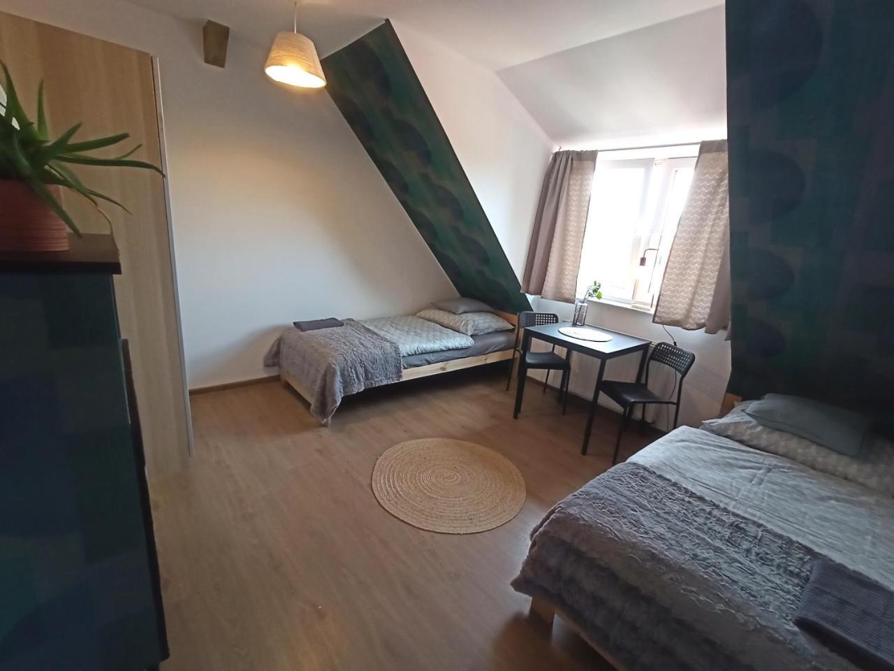 Lemuria Pokoje Hostel Chojnowska A Легница Экстерьер фото