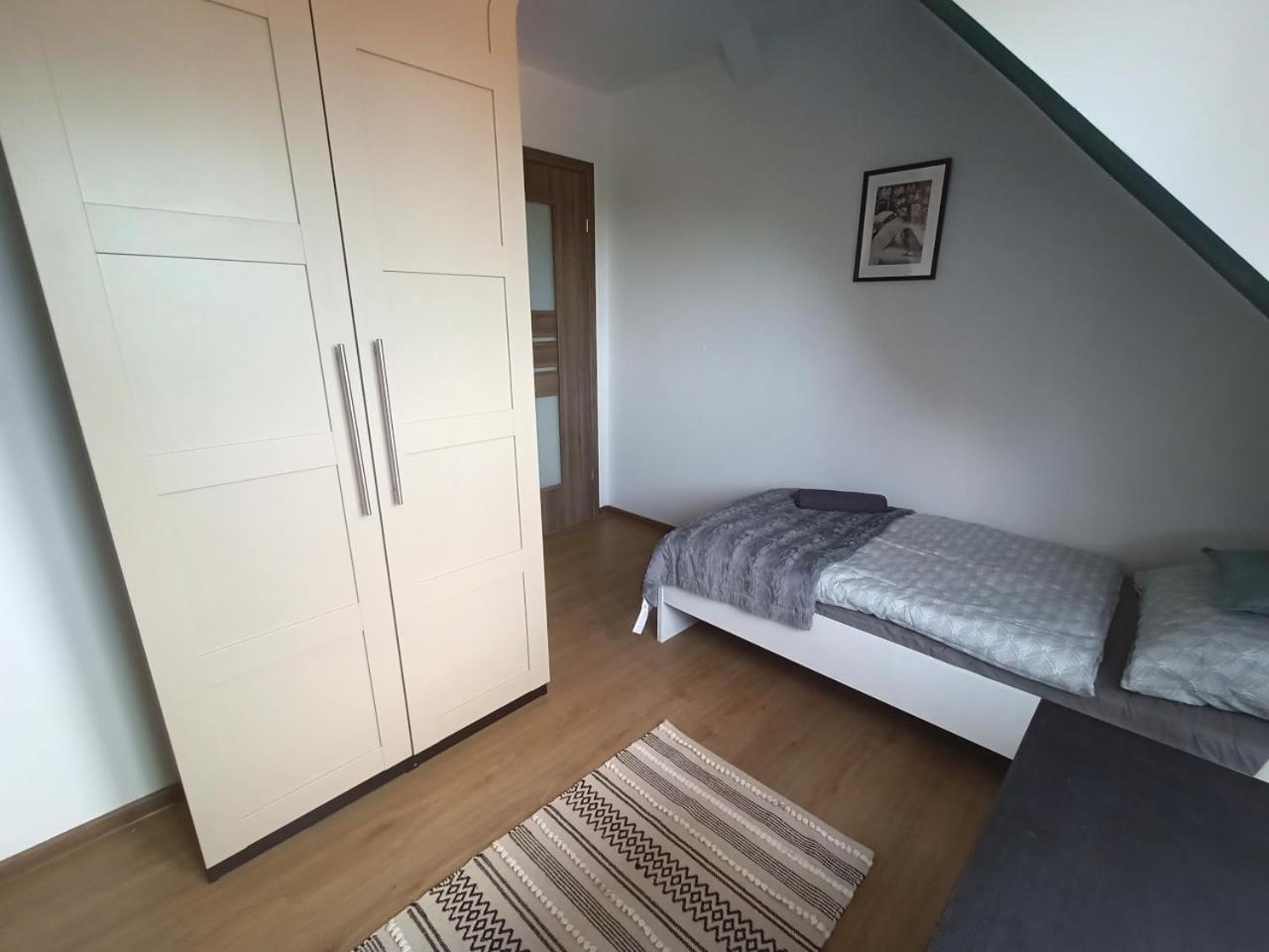 Lemuria Pokoje Hostel Chojnowska A Легница Экстерьер фото