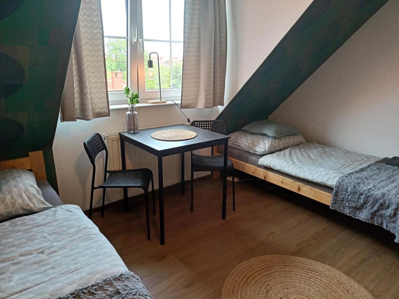 Lemuria Pokoje Hostel Chojnowska A Легница Экстерьер фото
