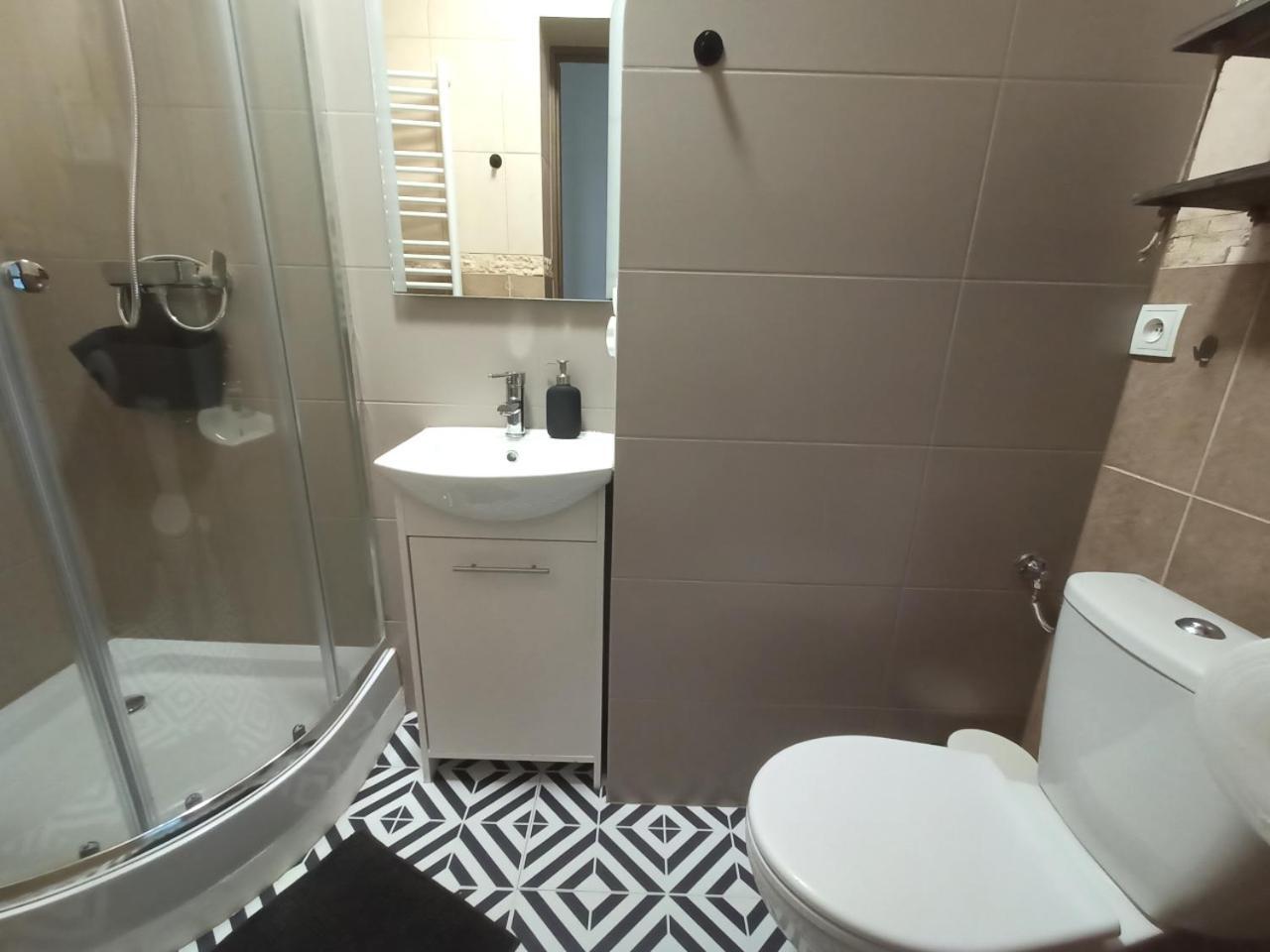 Lemuria Pokoje Hostel Chojnowska A Легница Экстерьер фото
